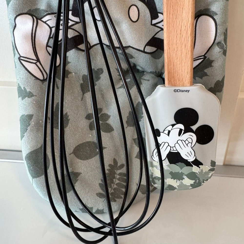 Disney Mickey Mouse 3 Piece Baking Set Oven Mitt Spatula Whisk‎ Fall Theme - Picture 2 of 6